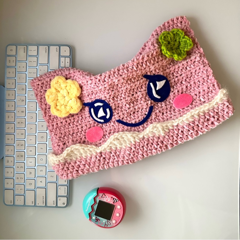 Violetchi tamagotchi crochet hat